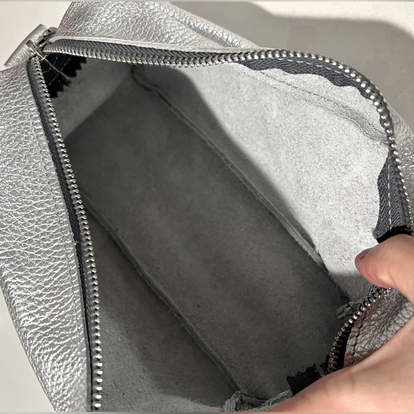 Jeff’s Barbershop 💈 Leather Dopp Kit Bag - Picture 6 of 10